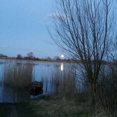 Entspannen Im Dorf Am See Zahren Esterno foto