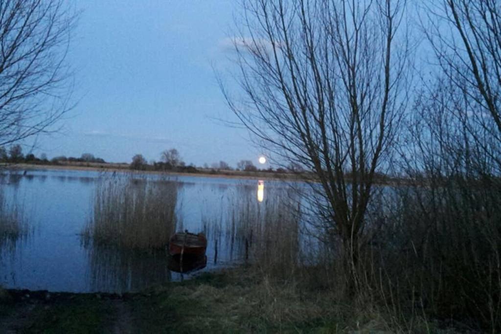 Entspannen Im Dorf Am See Zahren Esterno foto